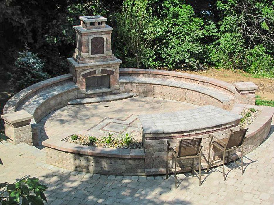 Forever Green Coralville Iowa Retaining Walls patio seat wall outdoor kitchen bar landscaping